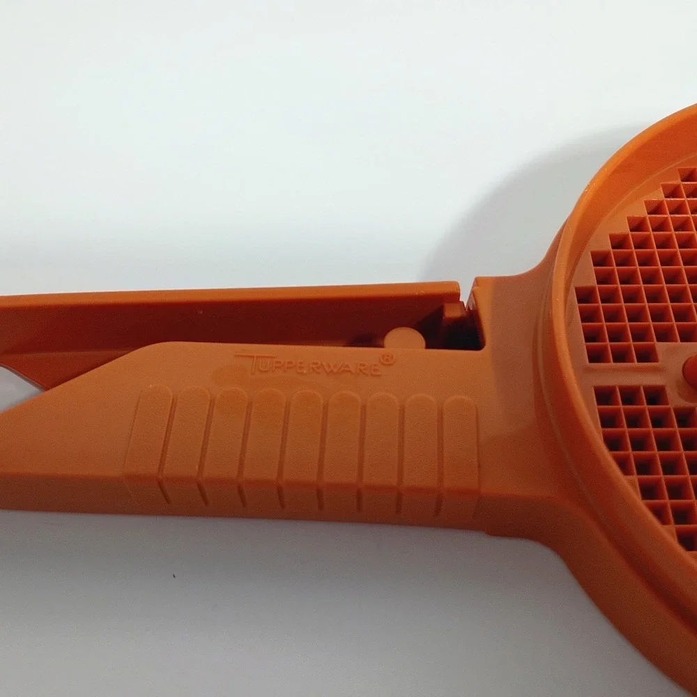 Tupperware orange sift