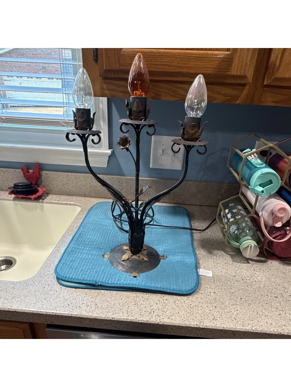 Vintage 3-Light Black/Gold Metal Floral Leaf Candelabra Table Lamp Corded Switch