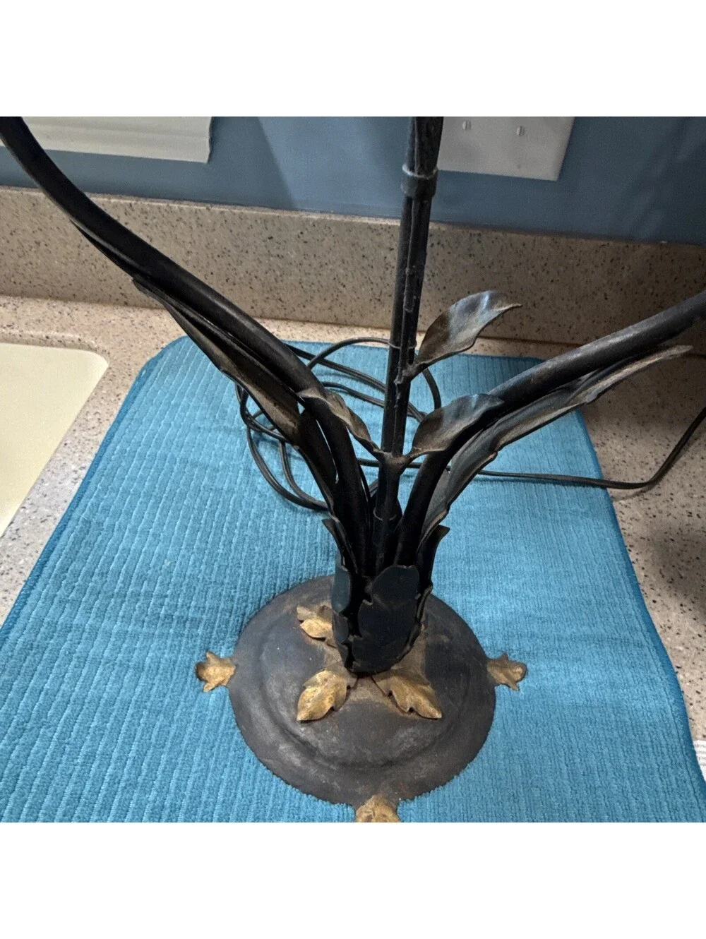 Vintage 3-Light Black/Gold Metal Floral Leaf Candelabra Table Lamp Corded Switch