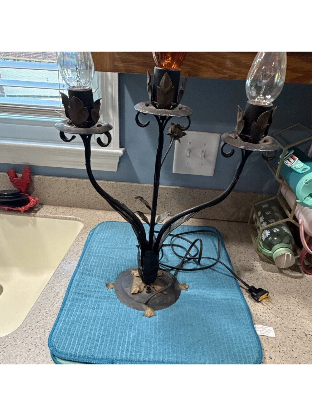 Vintage 3-Light Black/Gold Metal Floral Leaf Candelabra Table Lamp Corded Switch