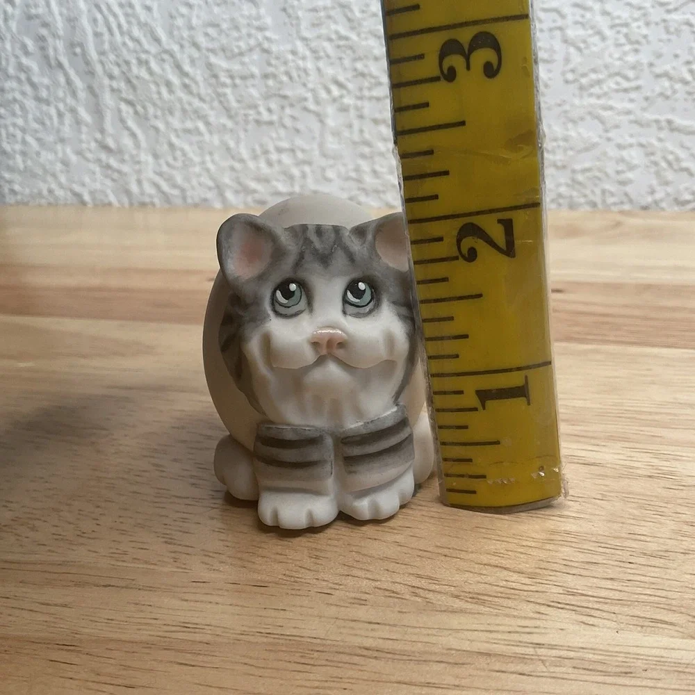Allyson Nagel Cat Figurine Gray And White Egg Shaped Porcelain ArtistSigned Rare
