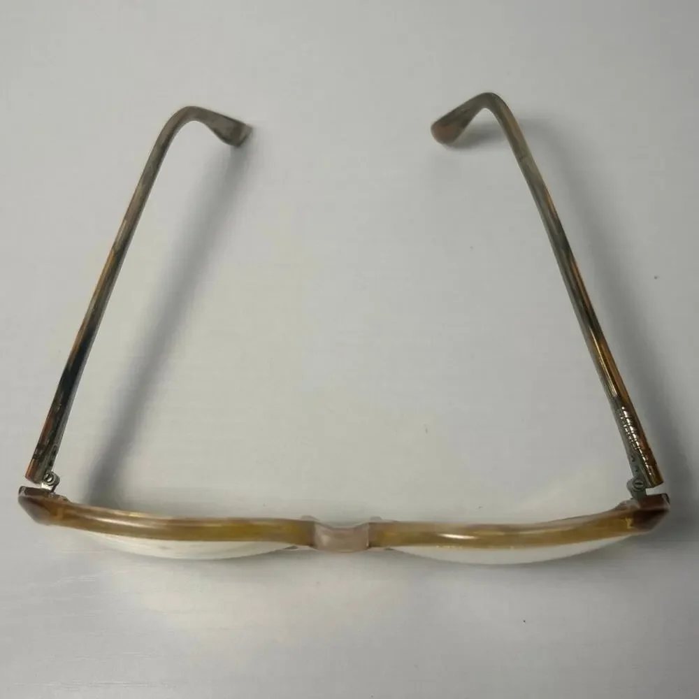 Unknown vintage translucent