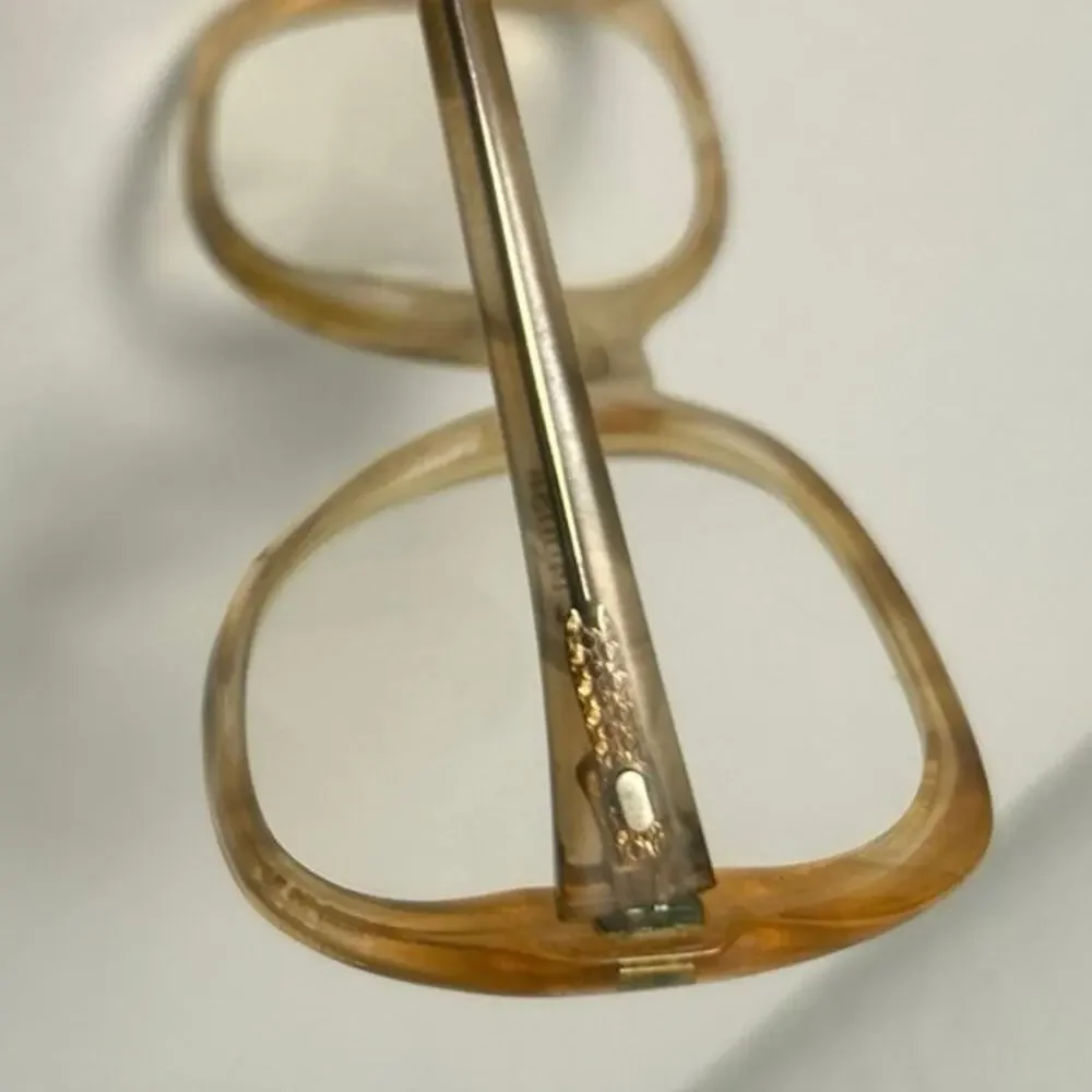 Unknown vintage translucent