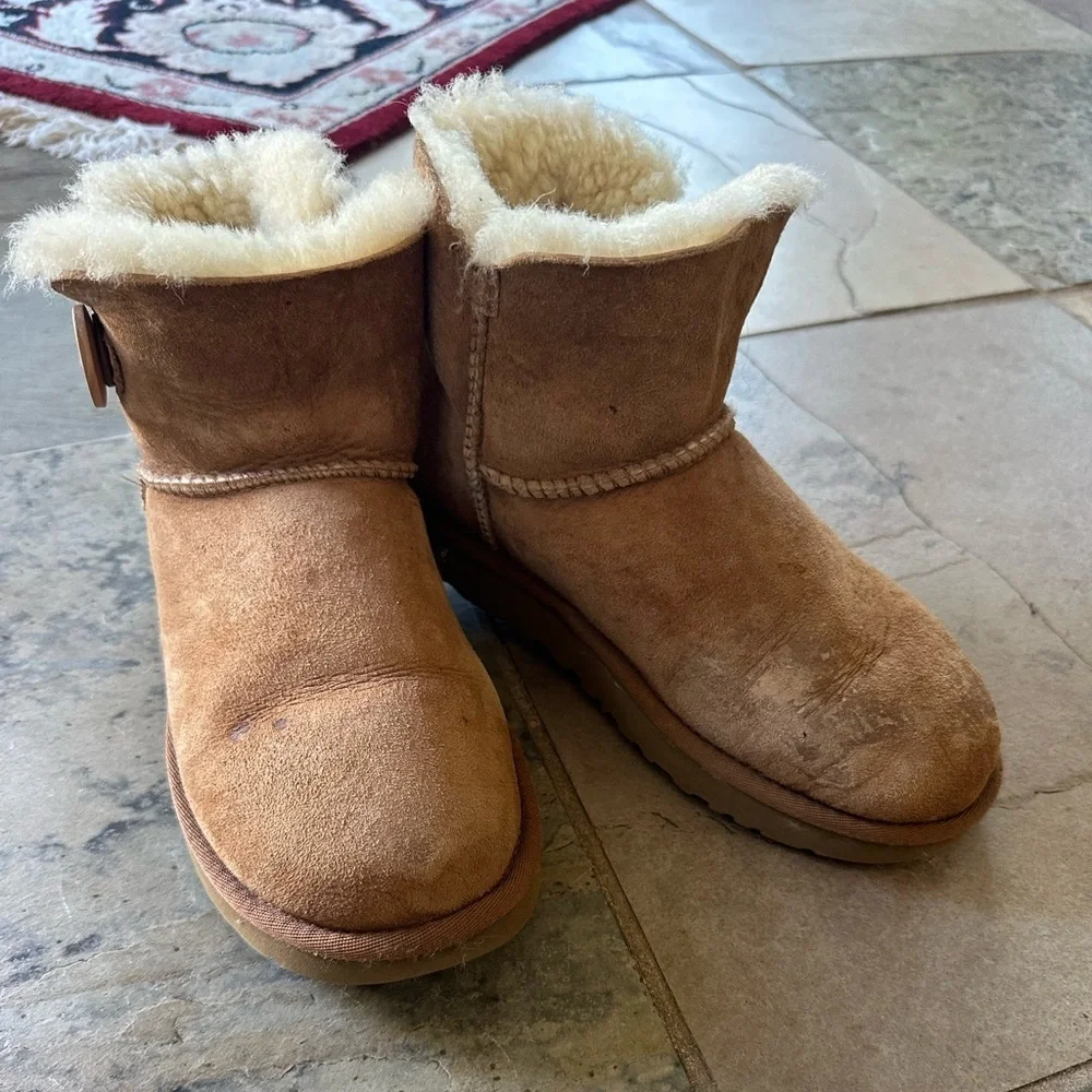 UGG toes discoloration