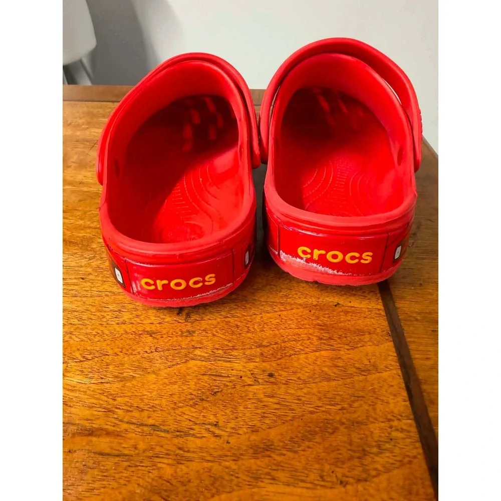 CROCS clogs feature