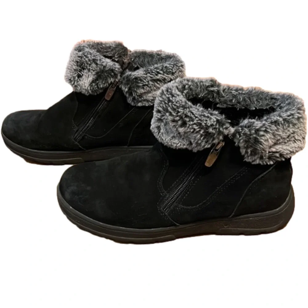 Khombu trim suede