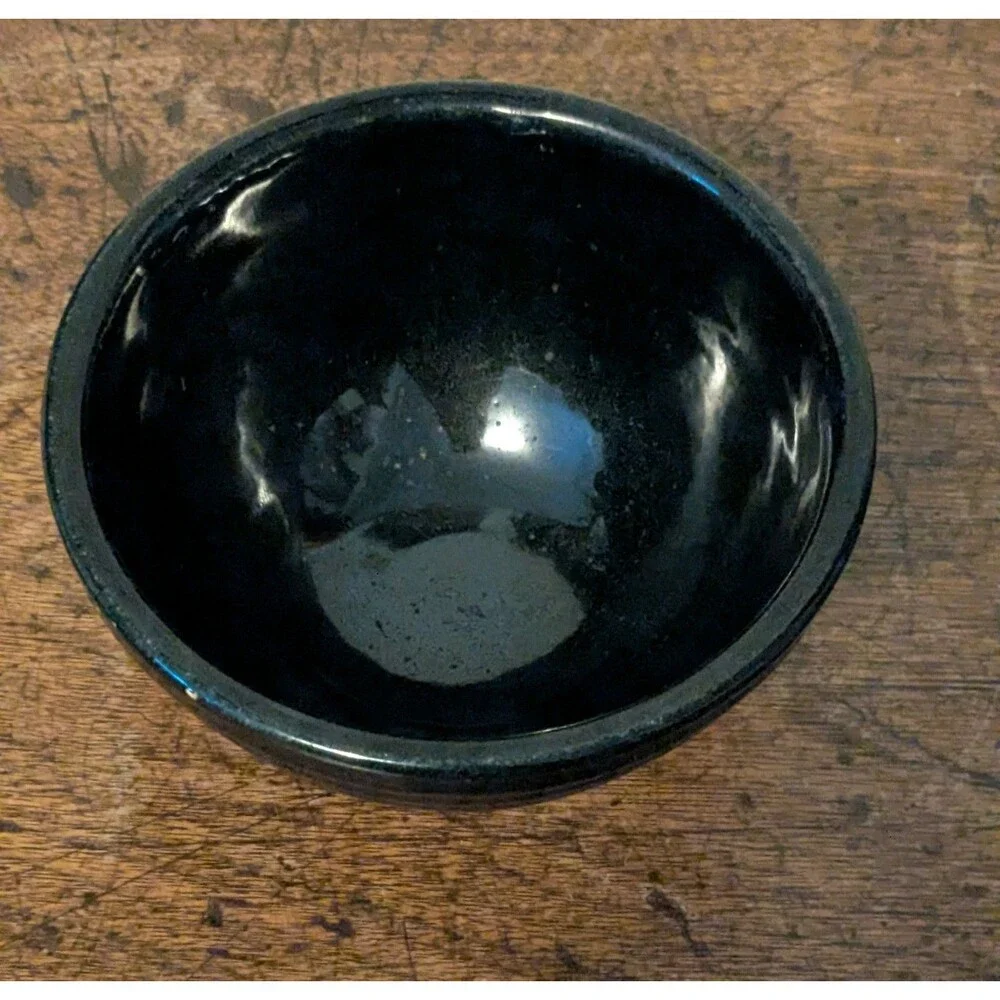 Unmarked vintage ringware