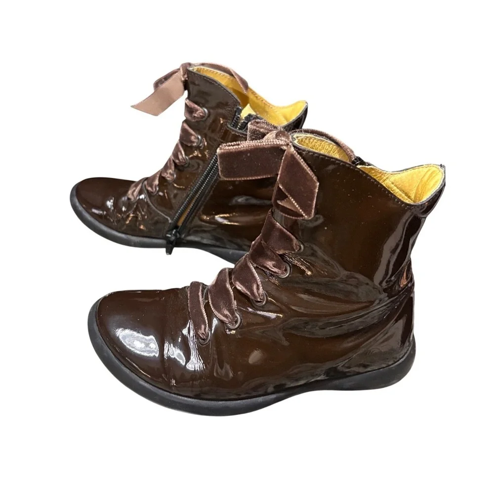 Mod8 patent leather