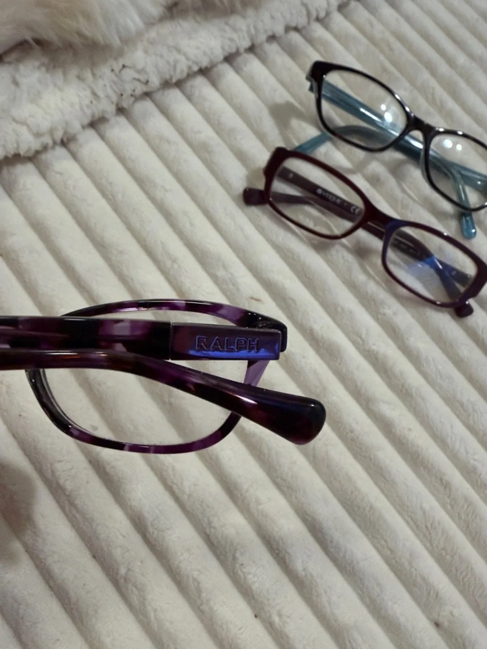 Vogue lot pair