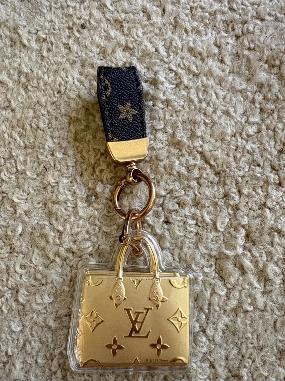None chic gold