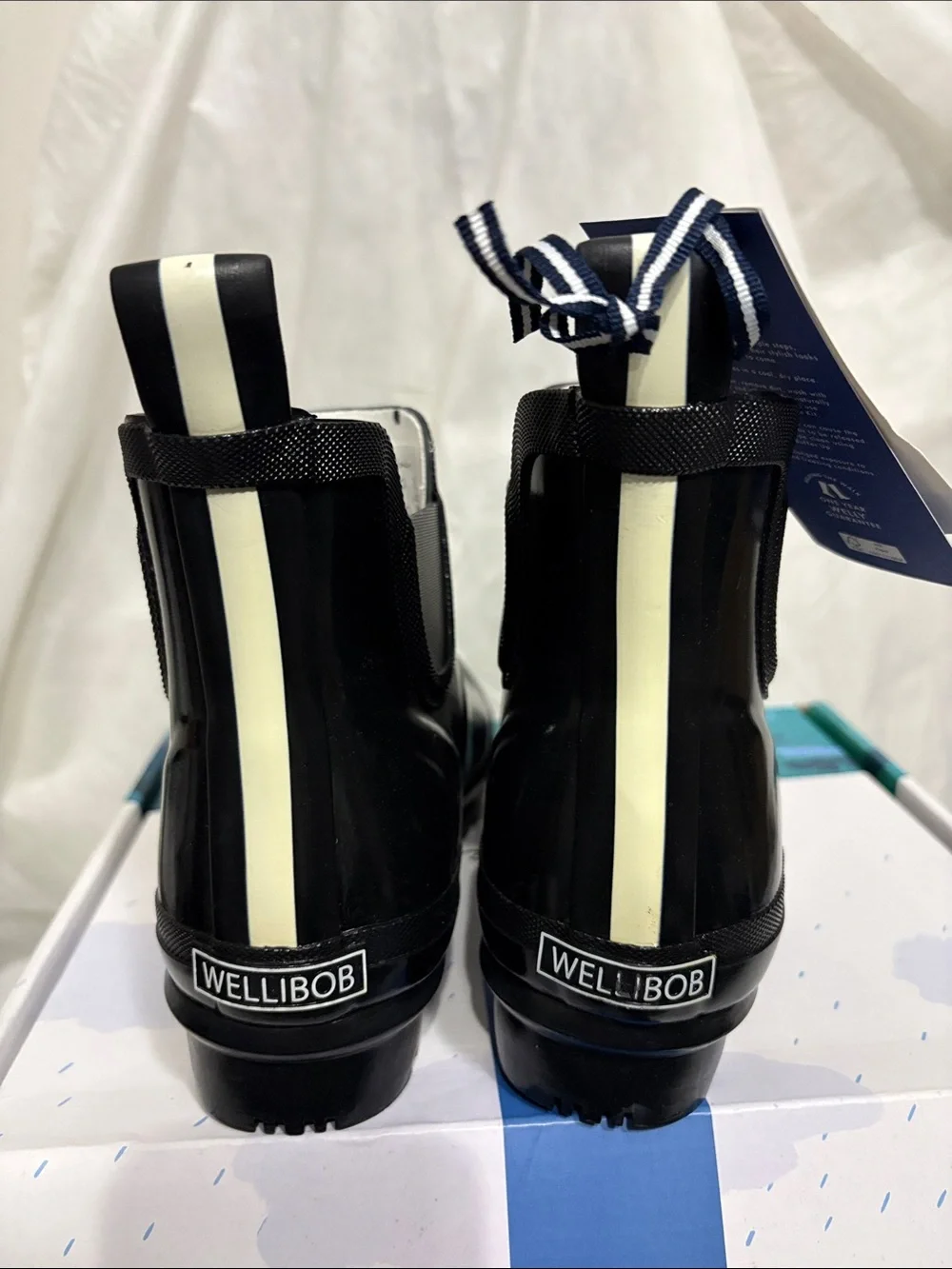 Joules glossy black
