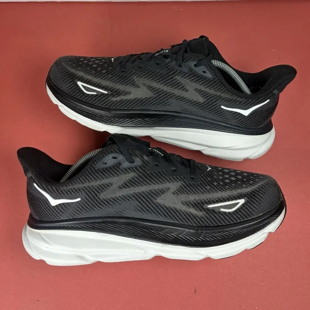 Hoka One One pre send