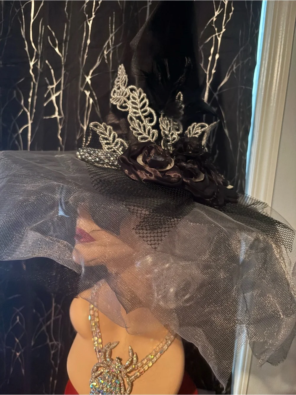The FRANTIC HATTER 🎩 stylish black