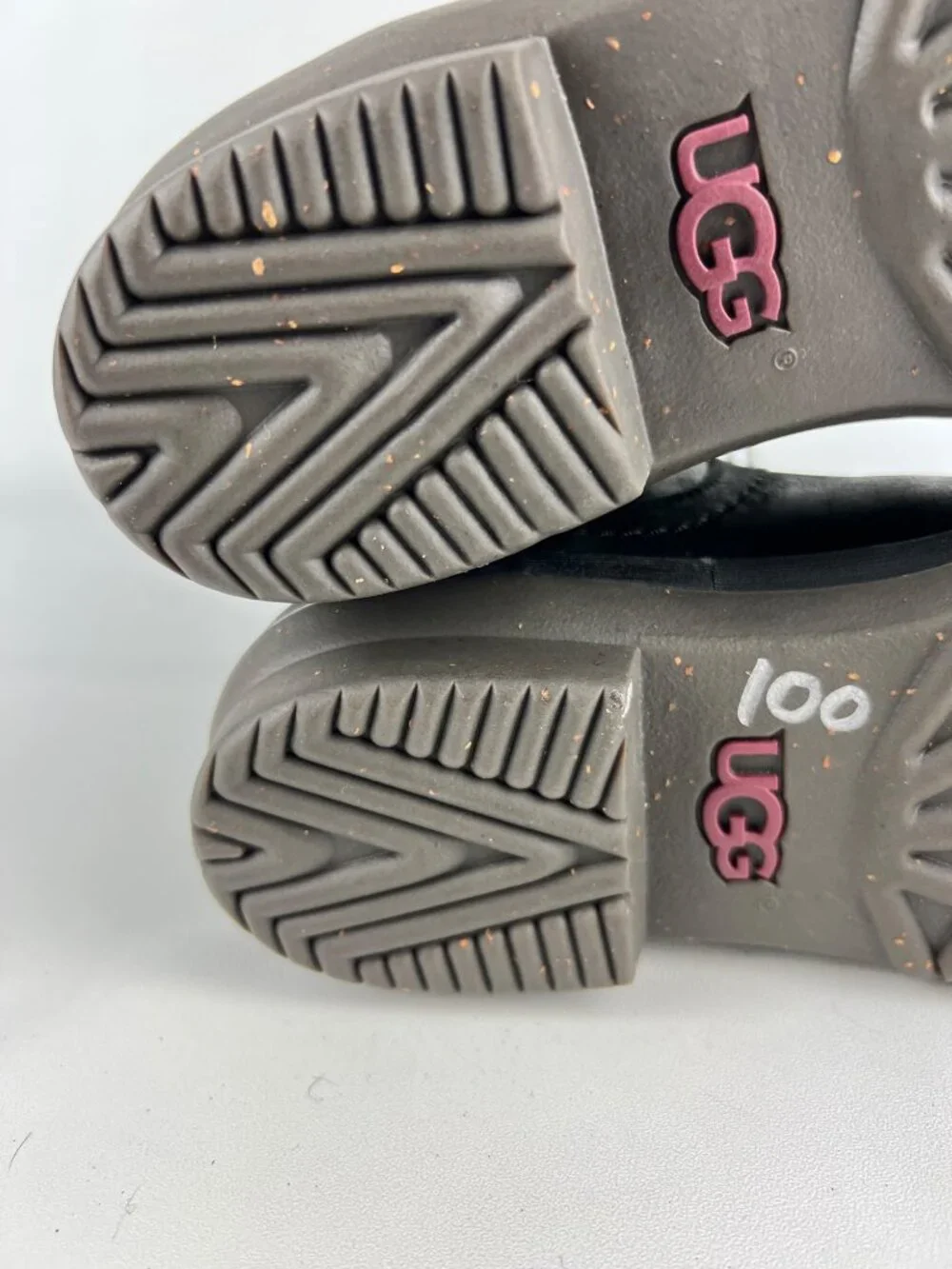 UGG elsa black