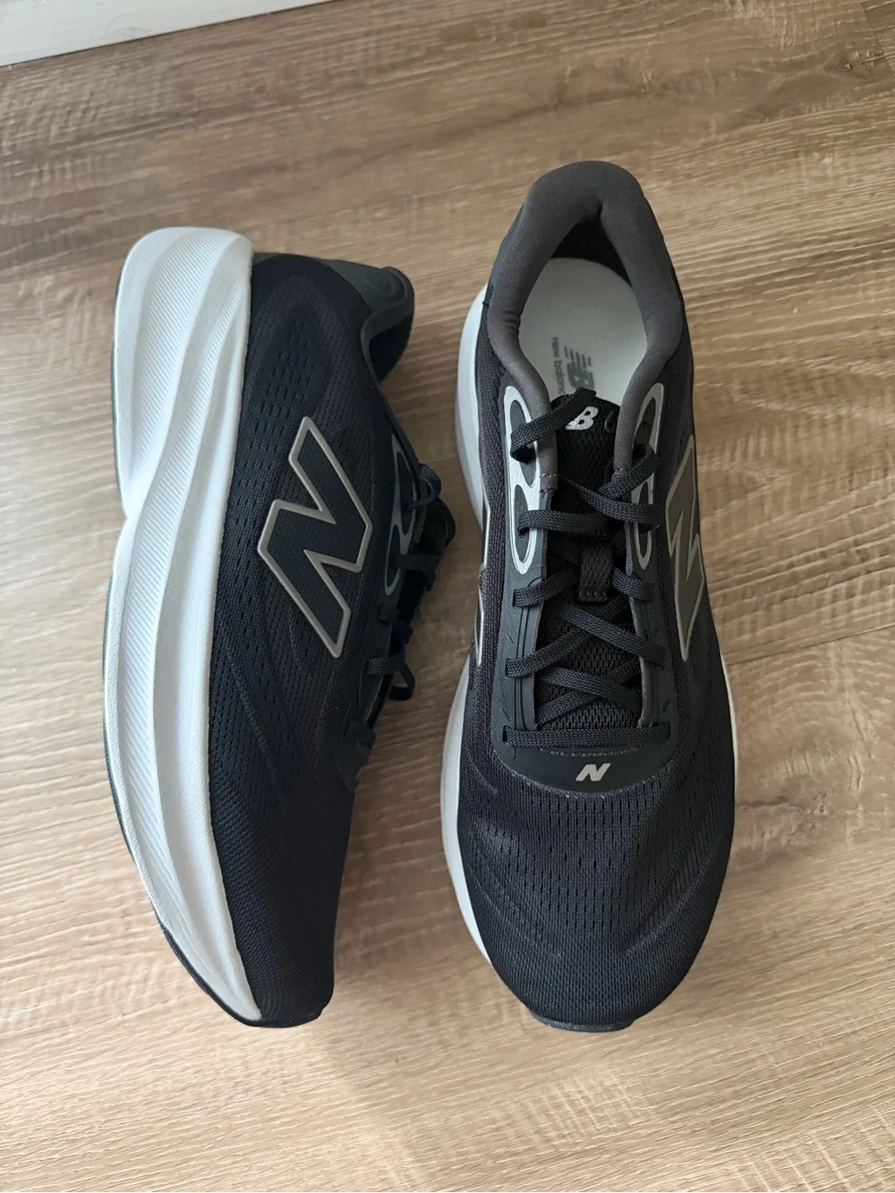 New Balance 680 v9 Men's Black and White Athletic Running Shoes