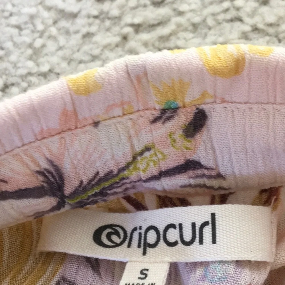 RIP CURL/PEACHY-PINK FLORAL GUAZE BEACH COVERUP OR SHIRT