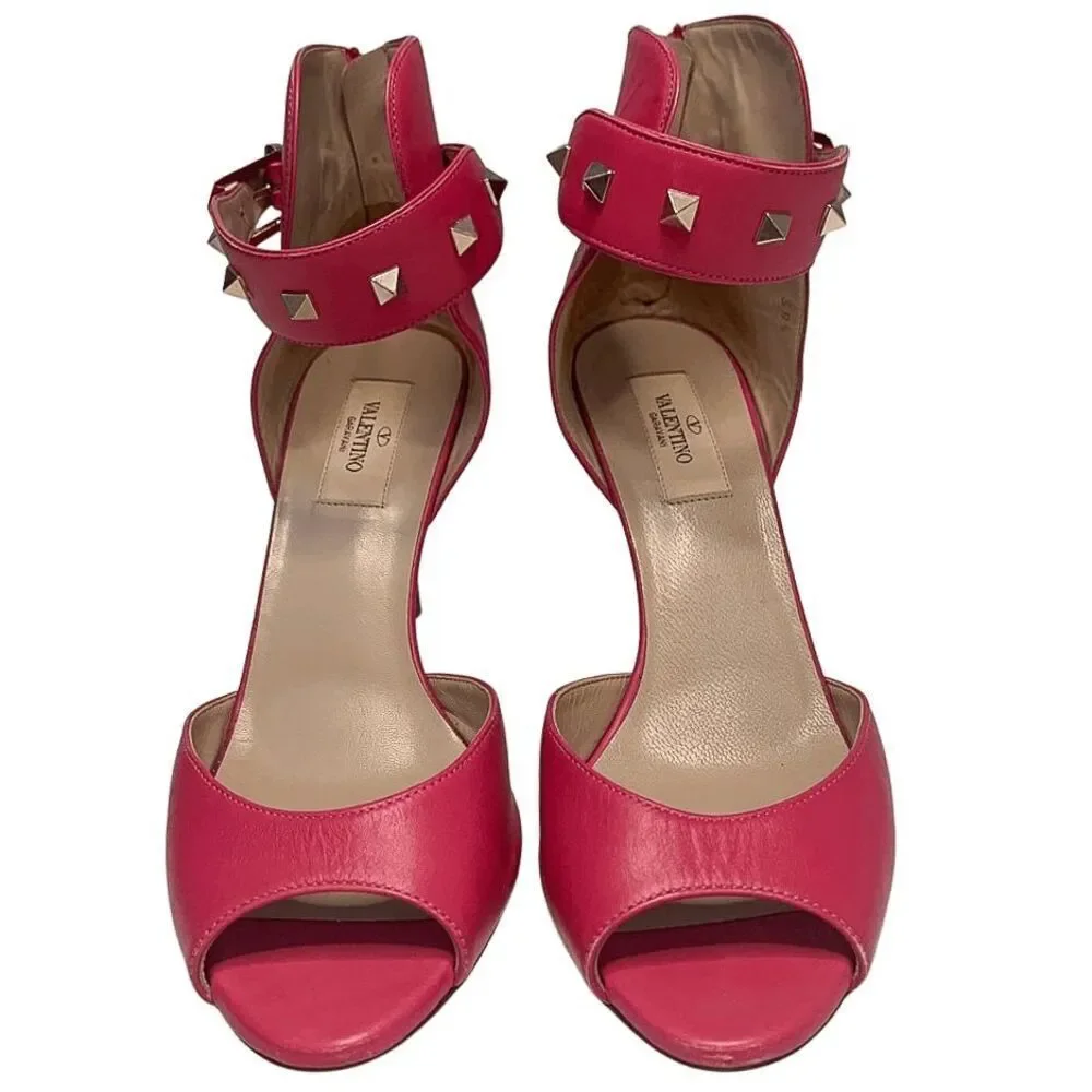 Valentino details brand