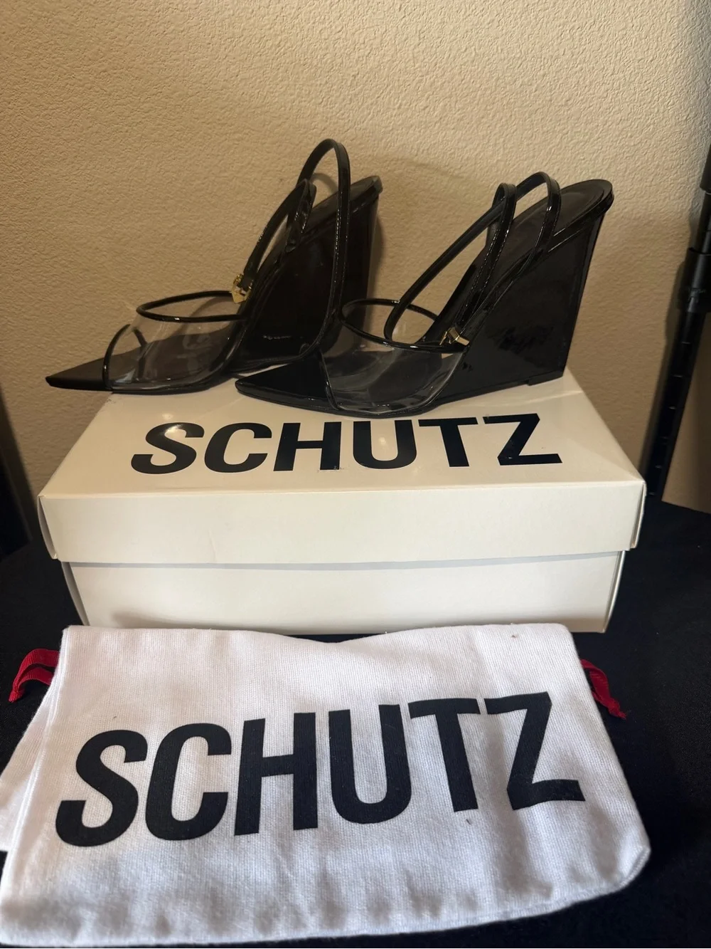 SCHUTZ patent black