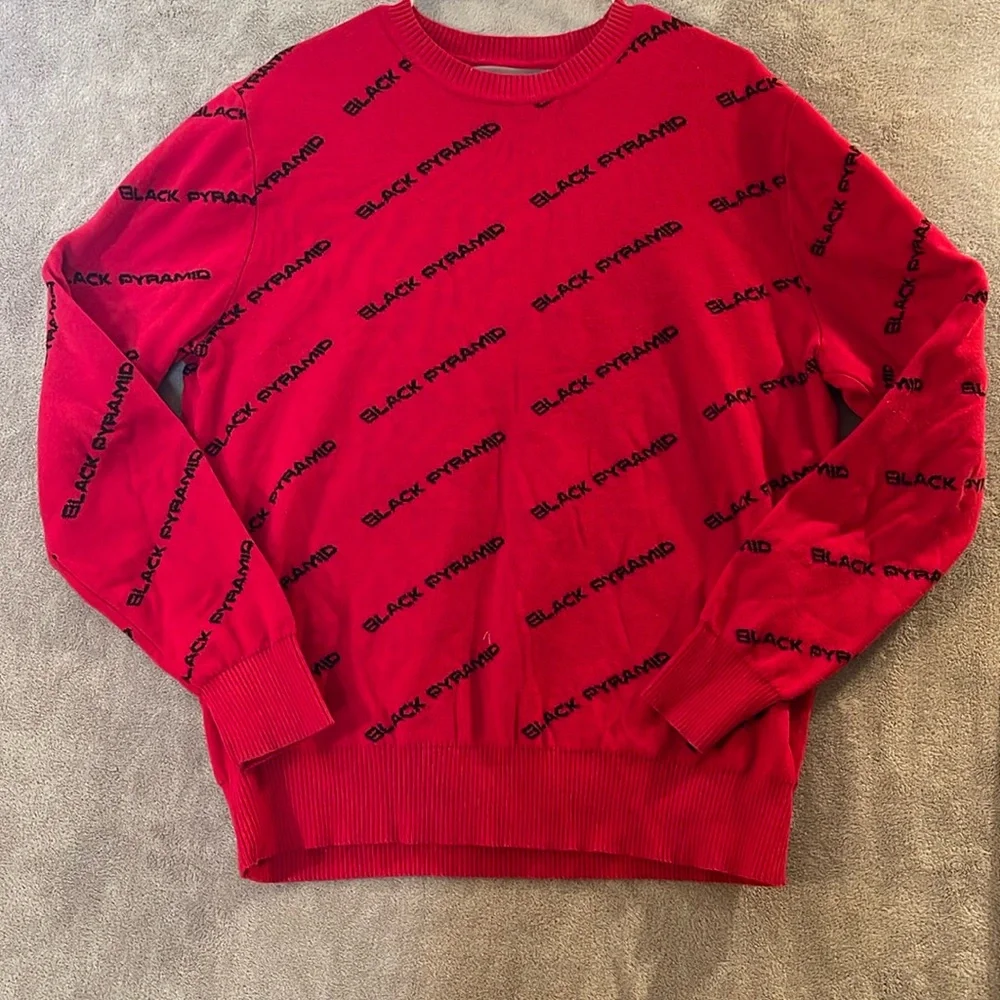 Black‎ Pyramid Crewneck Heavy Sweater Men’s Sz XL Red with Black Allover print
