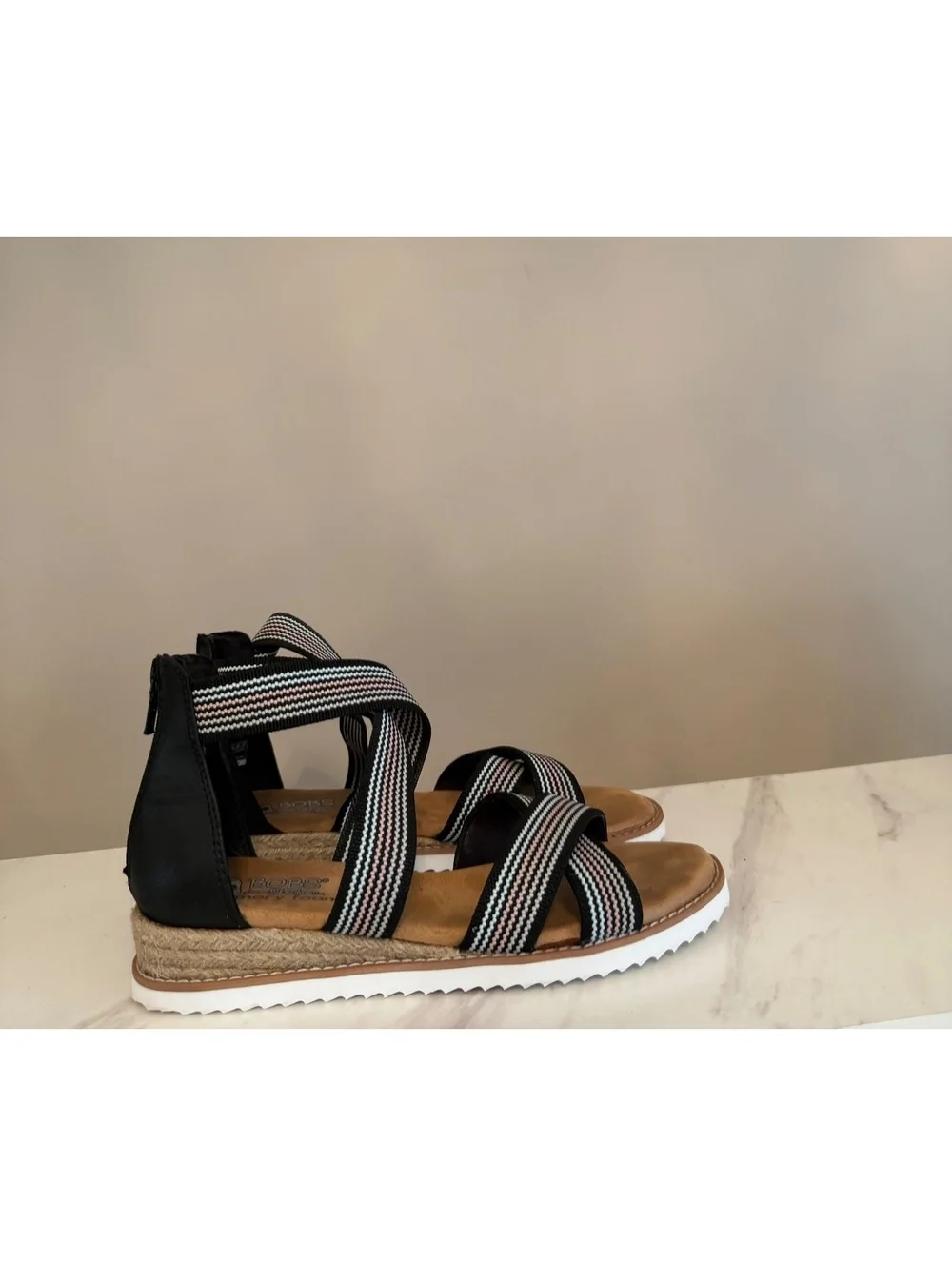 BOBS from Skechers Desert Kiss Candid Gal Wedge Sandals - Size 8 (Black/Multi)