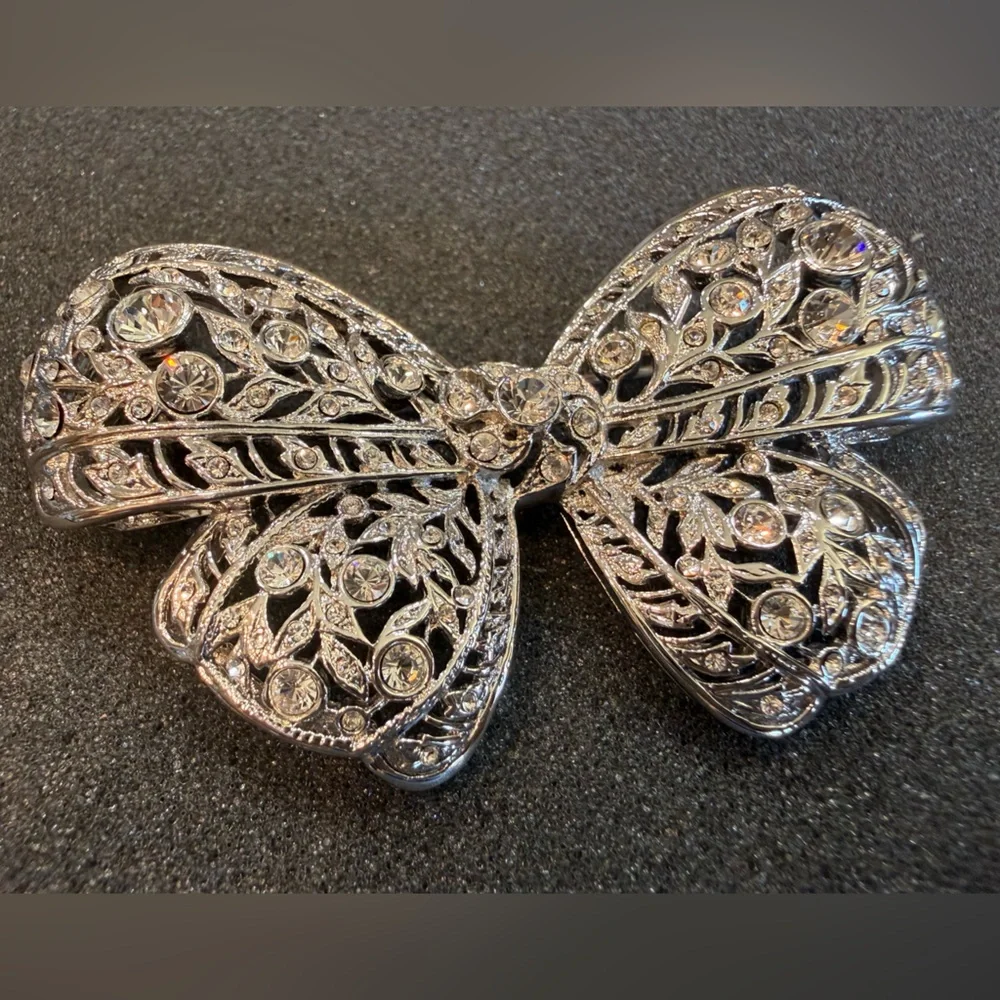 Nolan Miller Glamour 2001 Amore’ Bow‎ Pin Brooch Vintage Rhinestones Bridal 3”