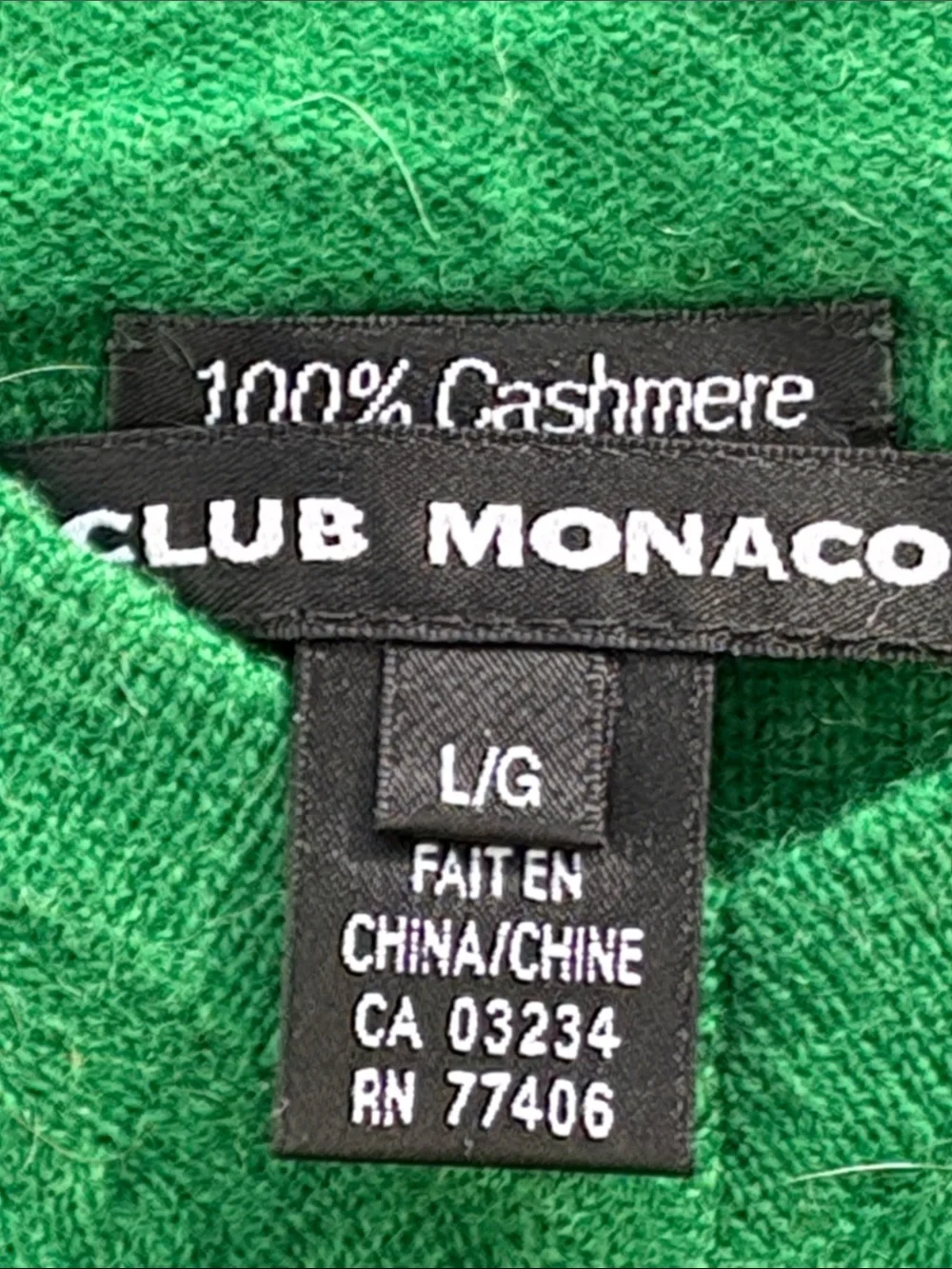 Club Monaco large Kelly green cashmere v-neck!