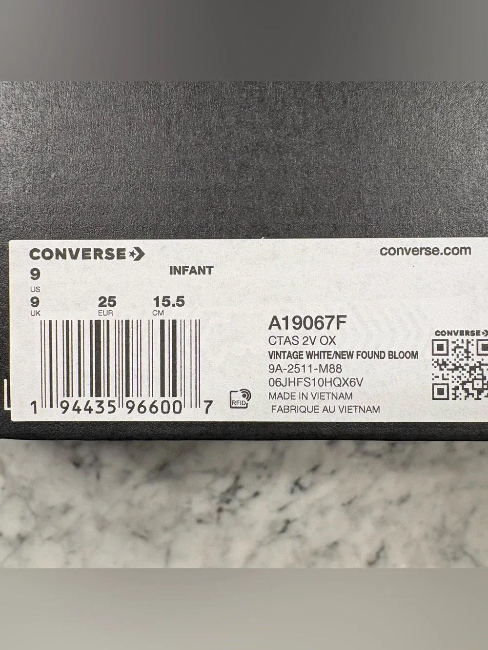 Converse striped grip toe