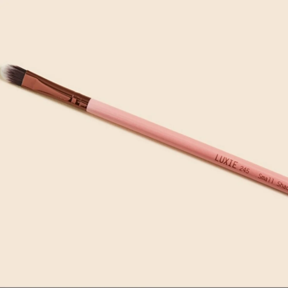 2 small Luxie brushes in pink