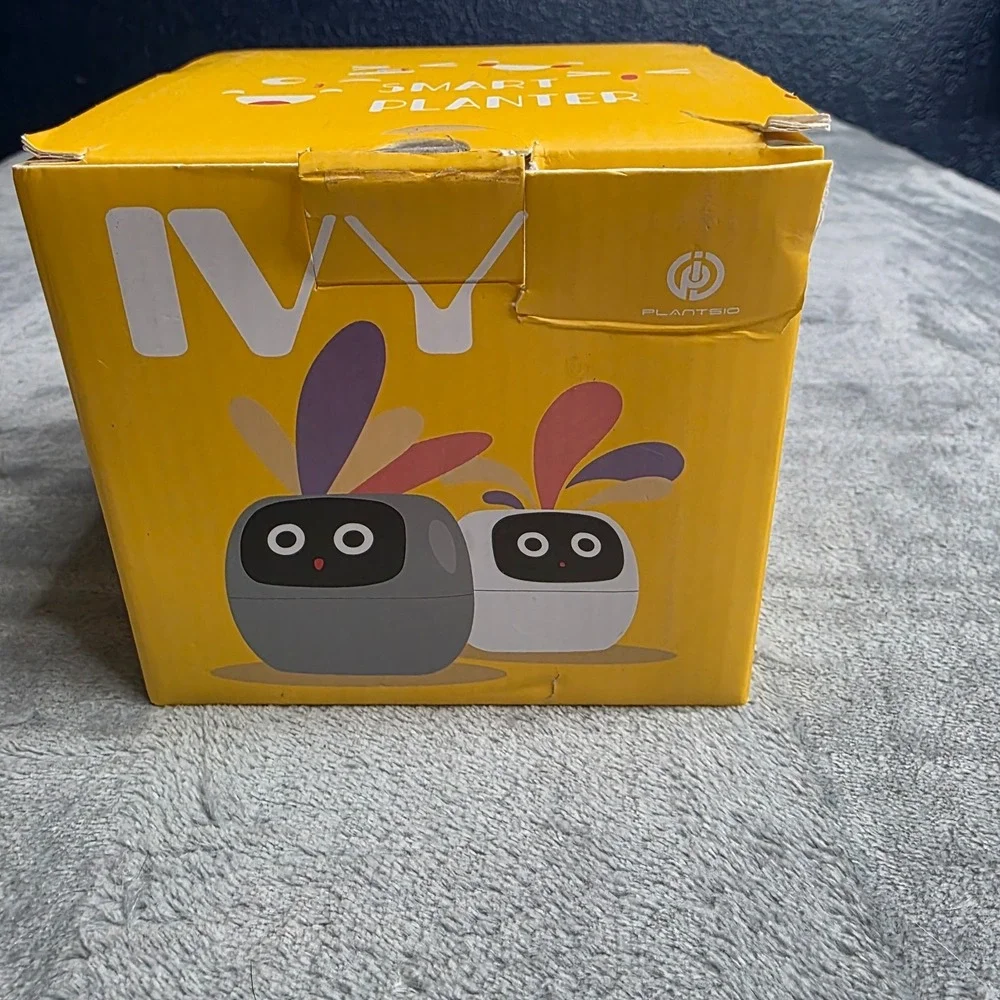 Ivy Smart Planter‎ AI Pet Plant Robot Self Watering Pot with Emoji Expressions