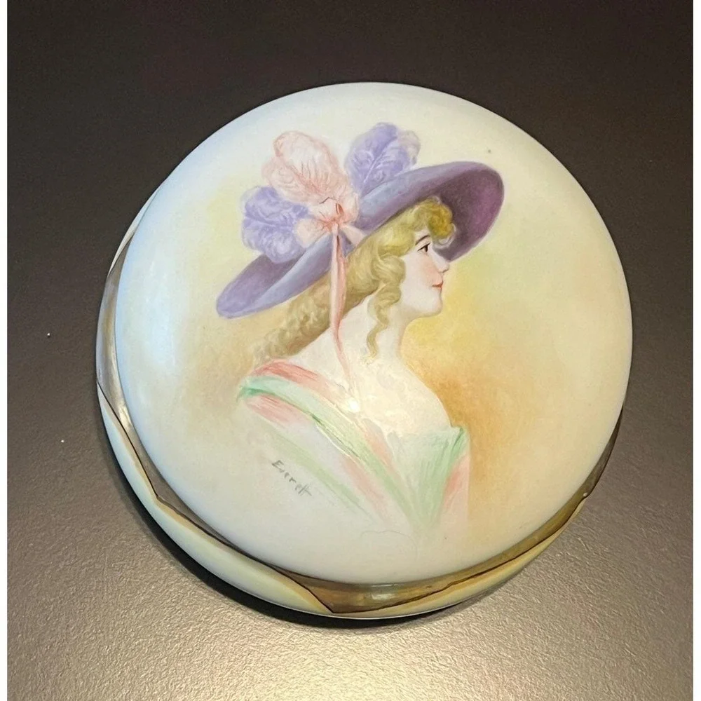 Antique Limoges Hand Painted Victorian Lady Powder‎ Trinket Box 4.5