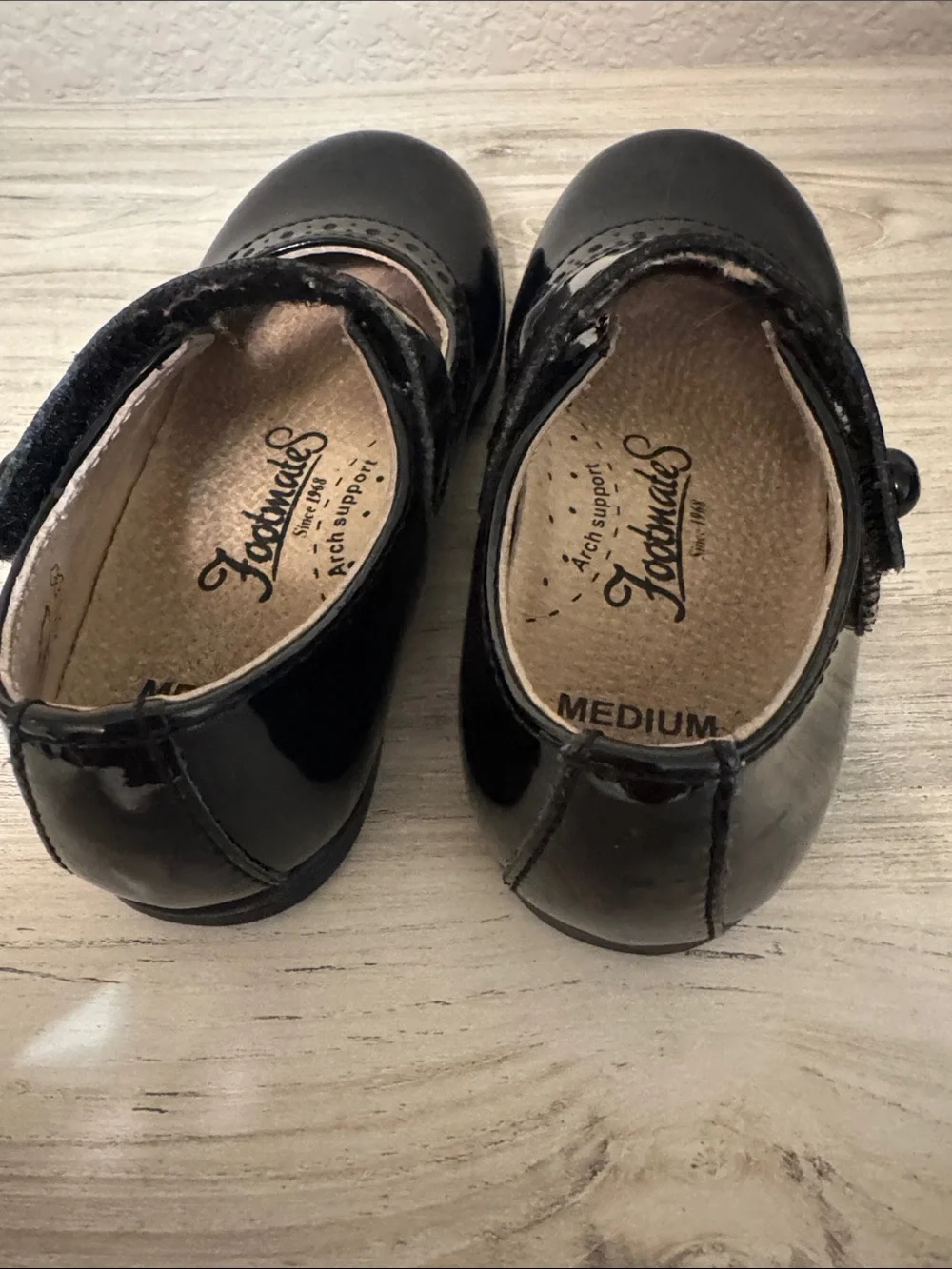 FootMates shiny black