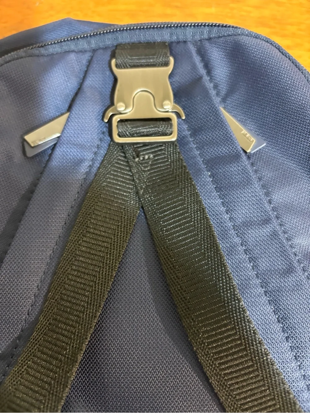 Tumi streamlined sling
