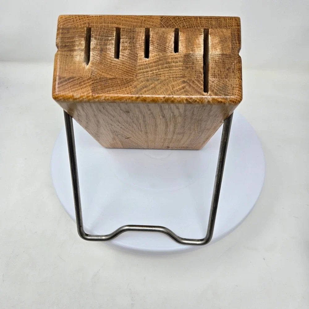 Cutco oak wood