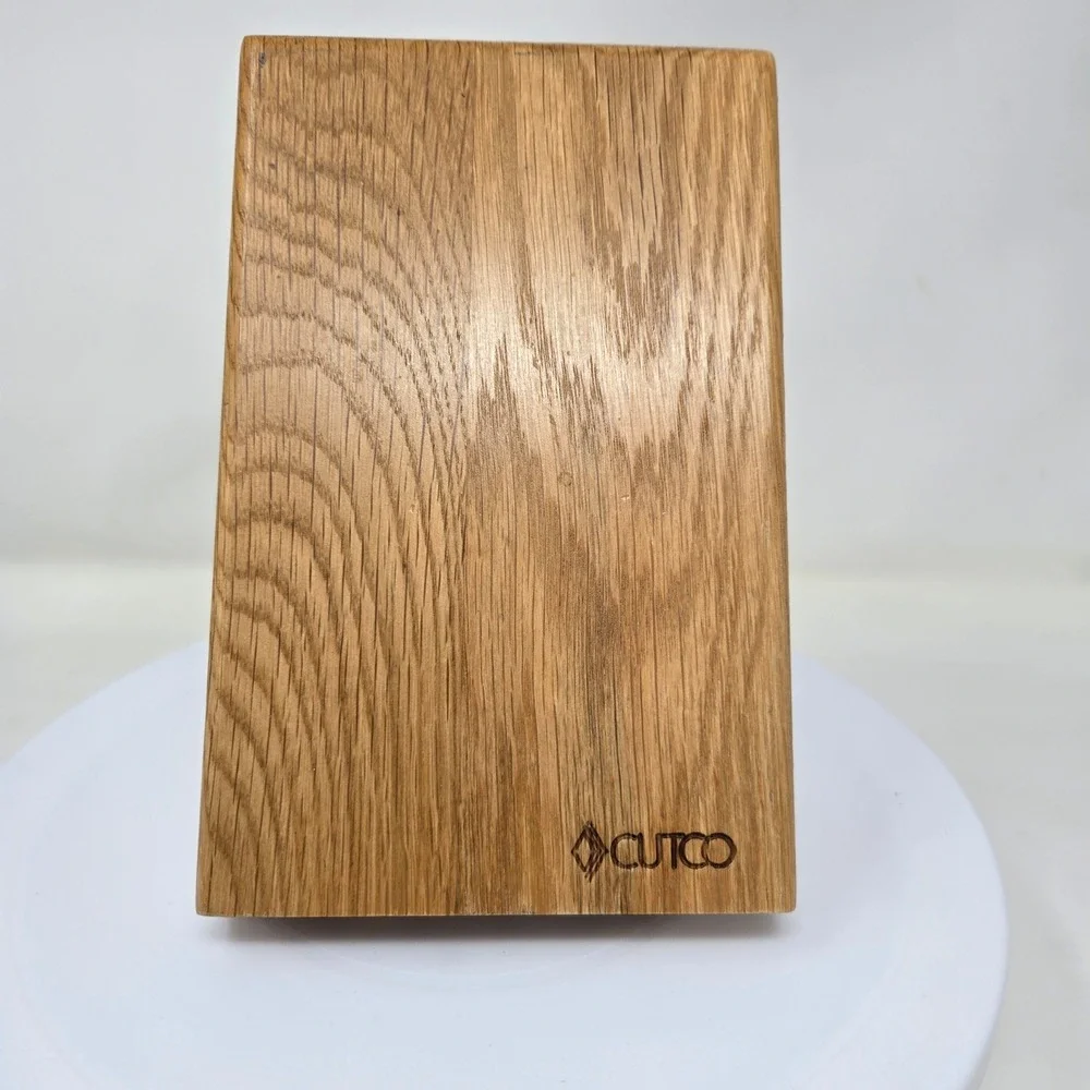 Cutco oak wood