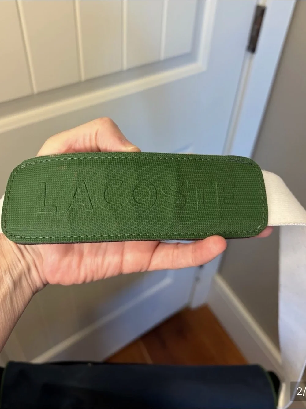 Lacoste sleek shoulder