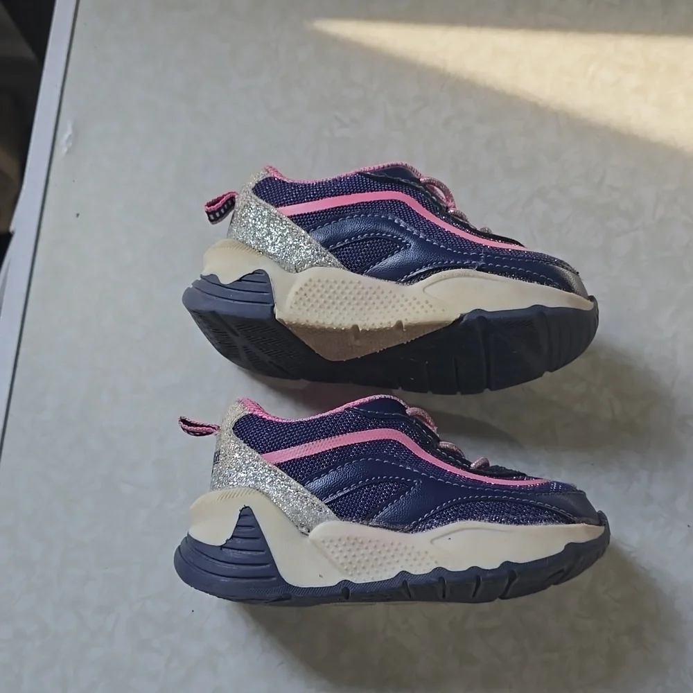 Oshkosh sneakers size 4‎