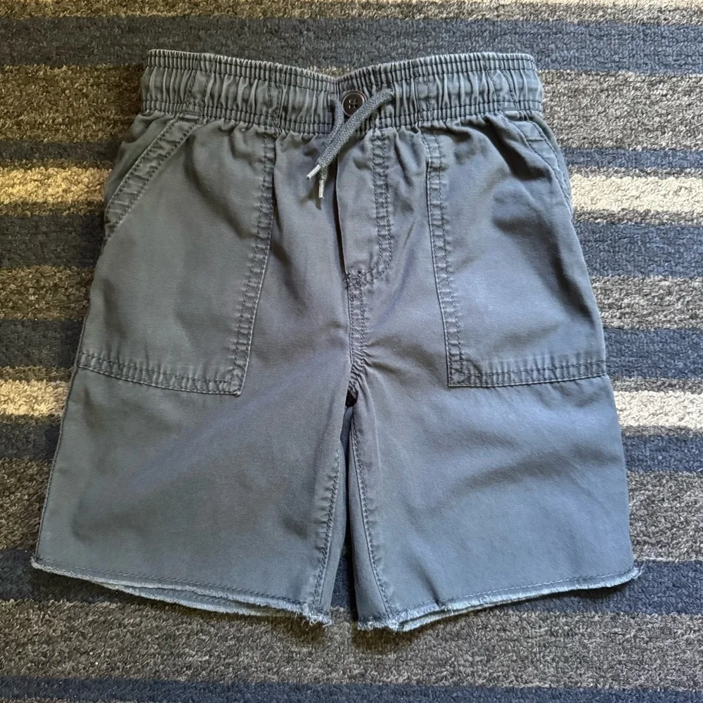 OshKosh B’gosh Boys Gray Casual Shorts Size 5‎