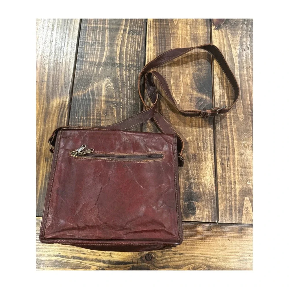 Unbranded brown satchel