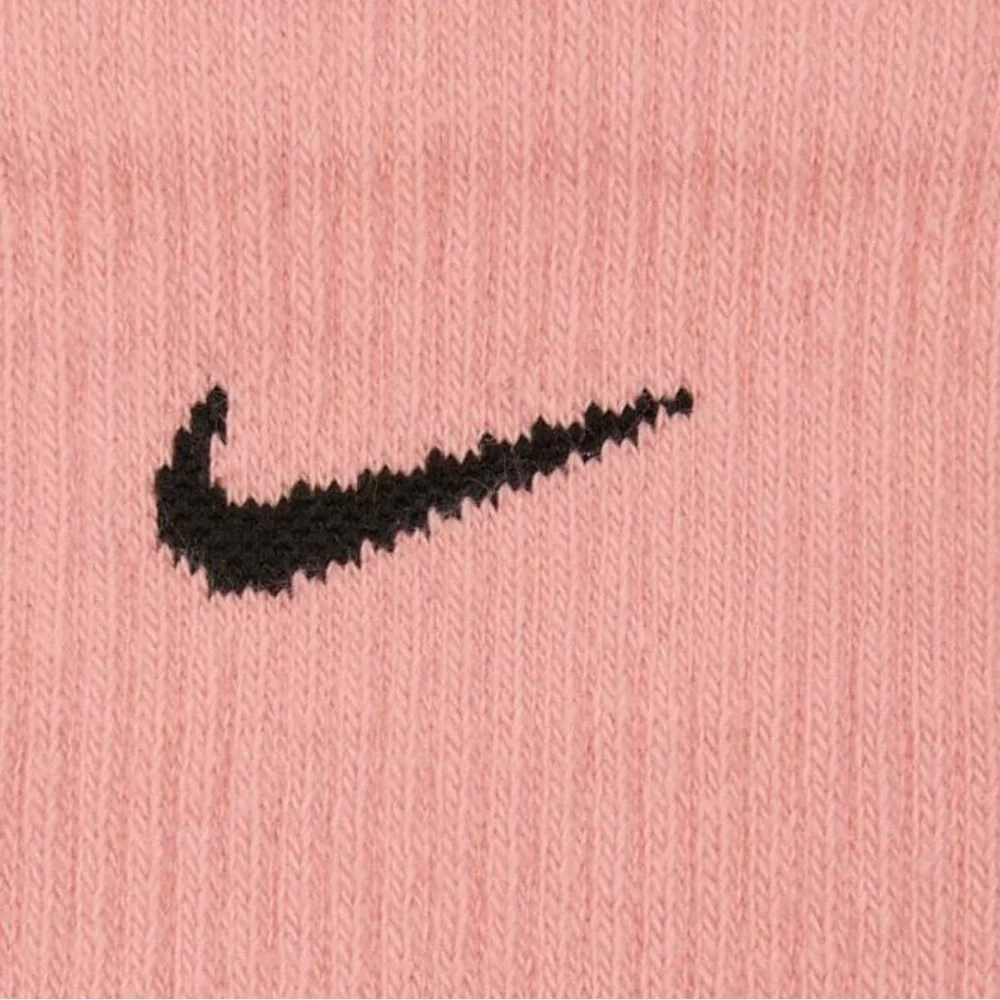 Nike everyday plus