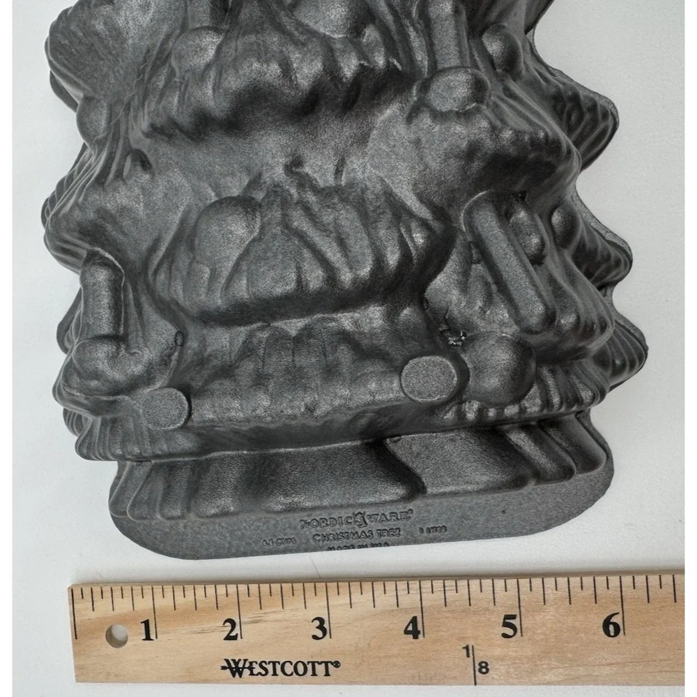 Nordic Ware Christmas Tree Baking Pan‎ Mold 4.5 cup 3D 10