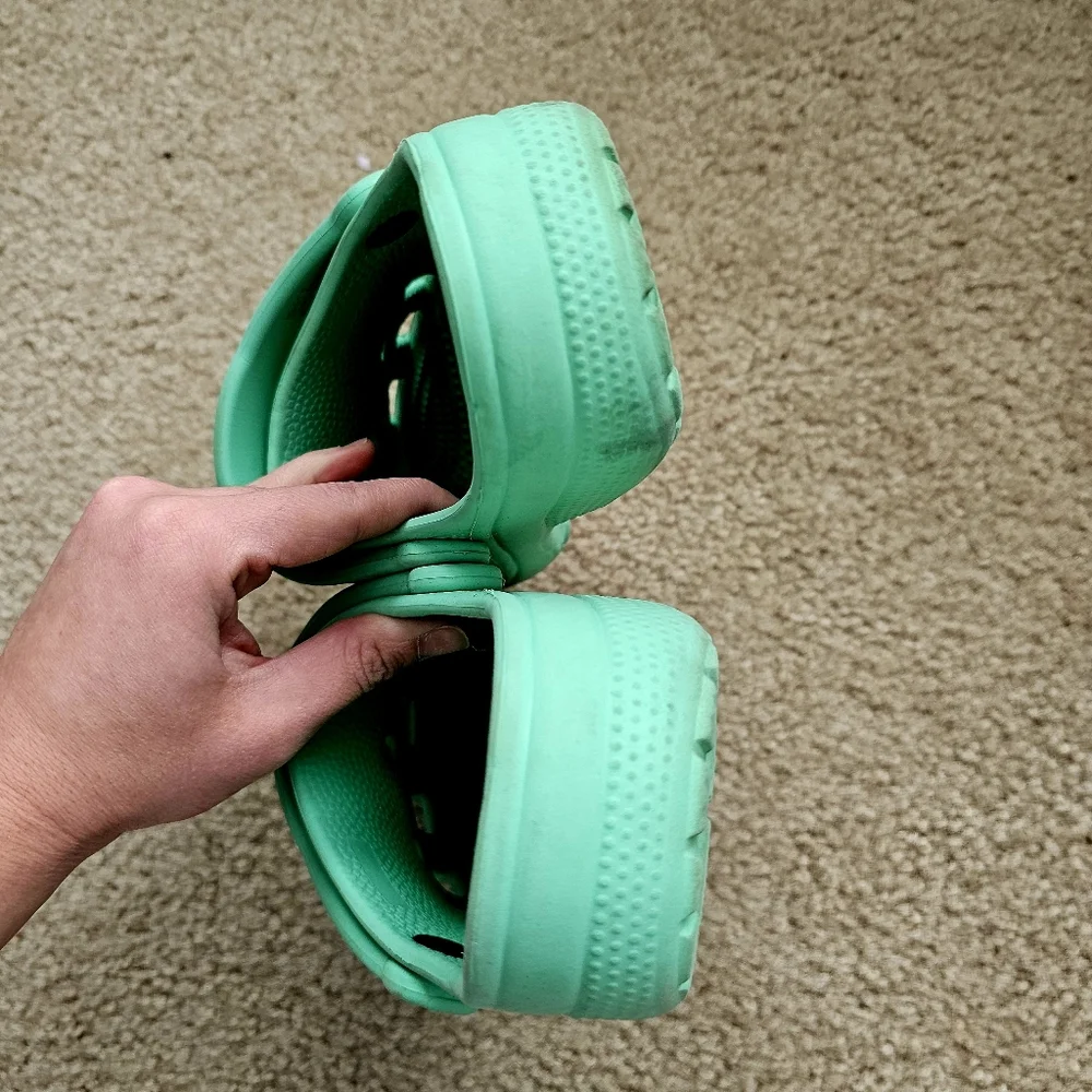 CROCS gently preowned
