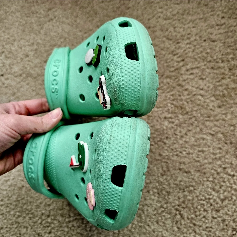 CROCS gently preowned