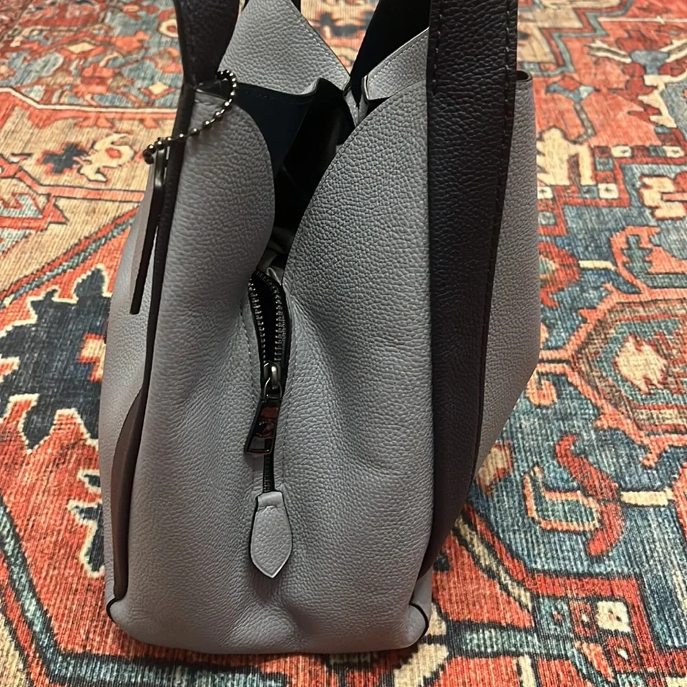 Coach polished pebble