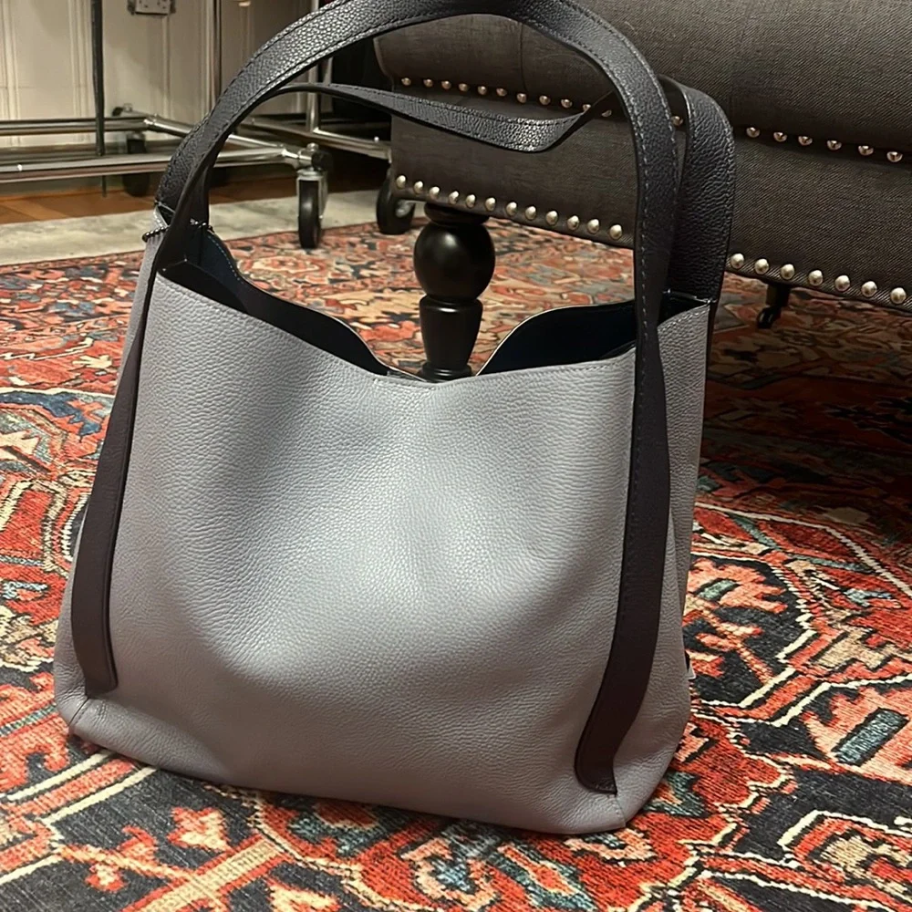 Coach polished pebble