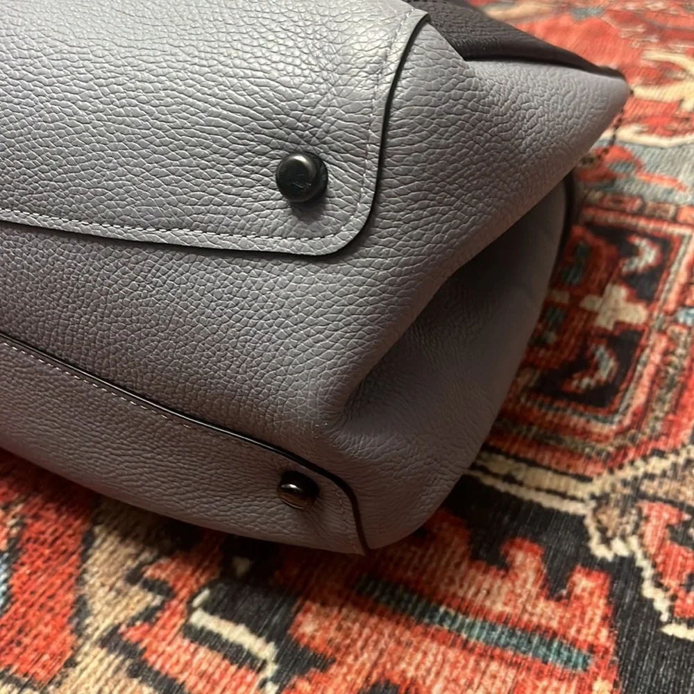Coach polished pebble