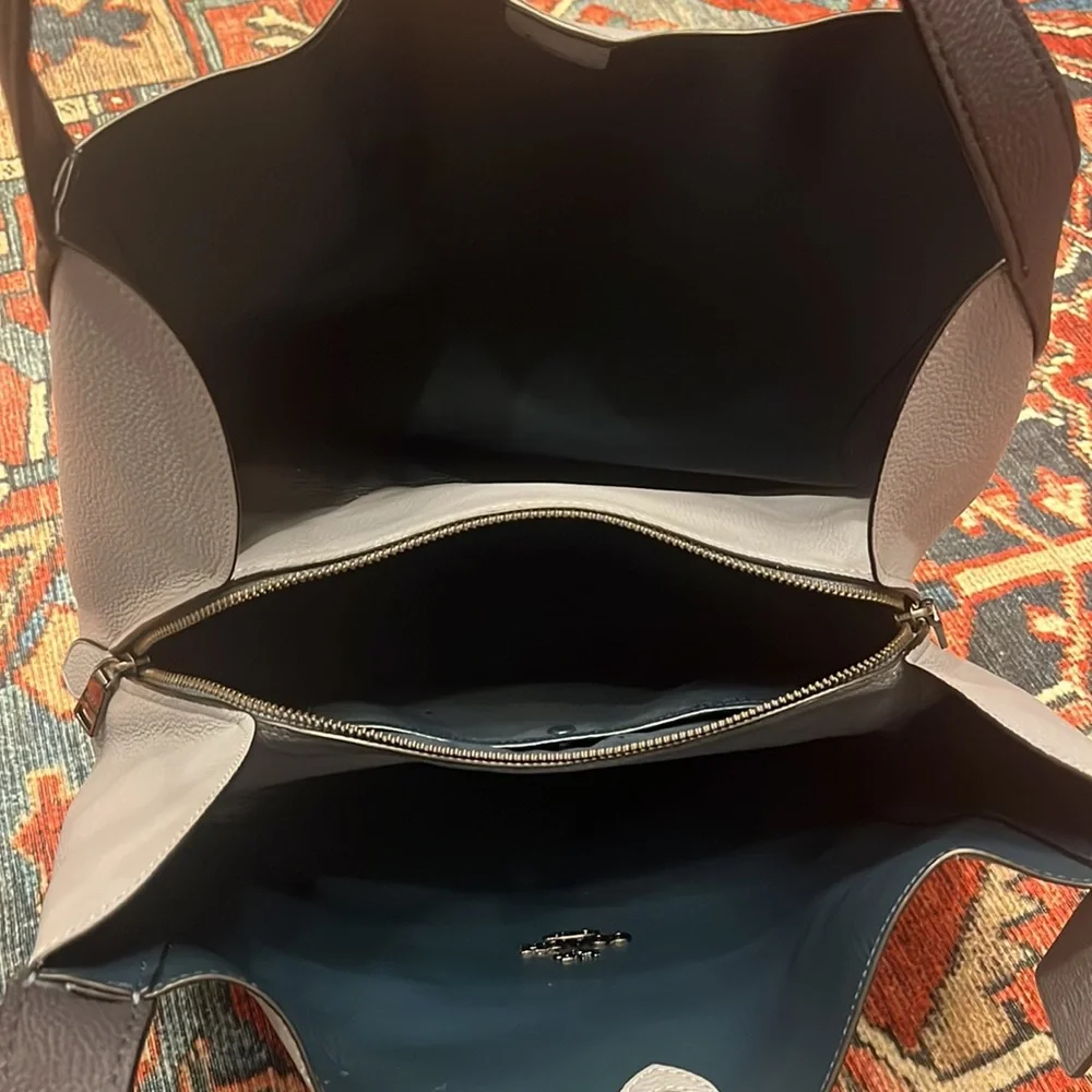 Coach polished pebble