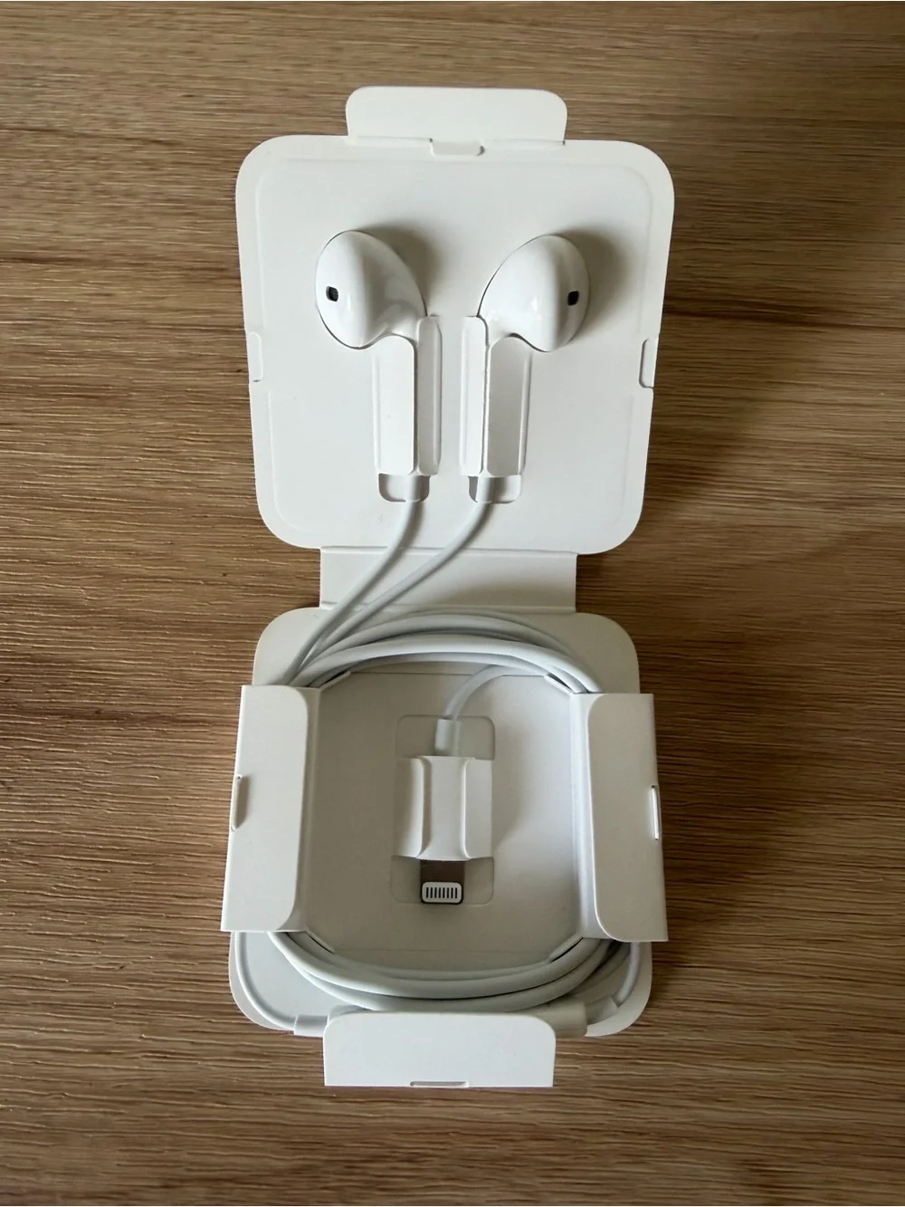 Apple EarPods with lightning connector