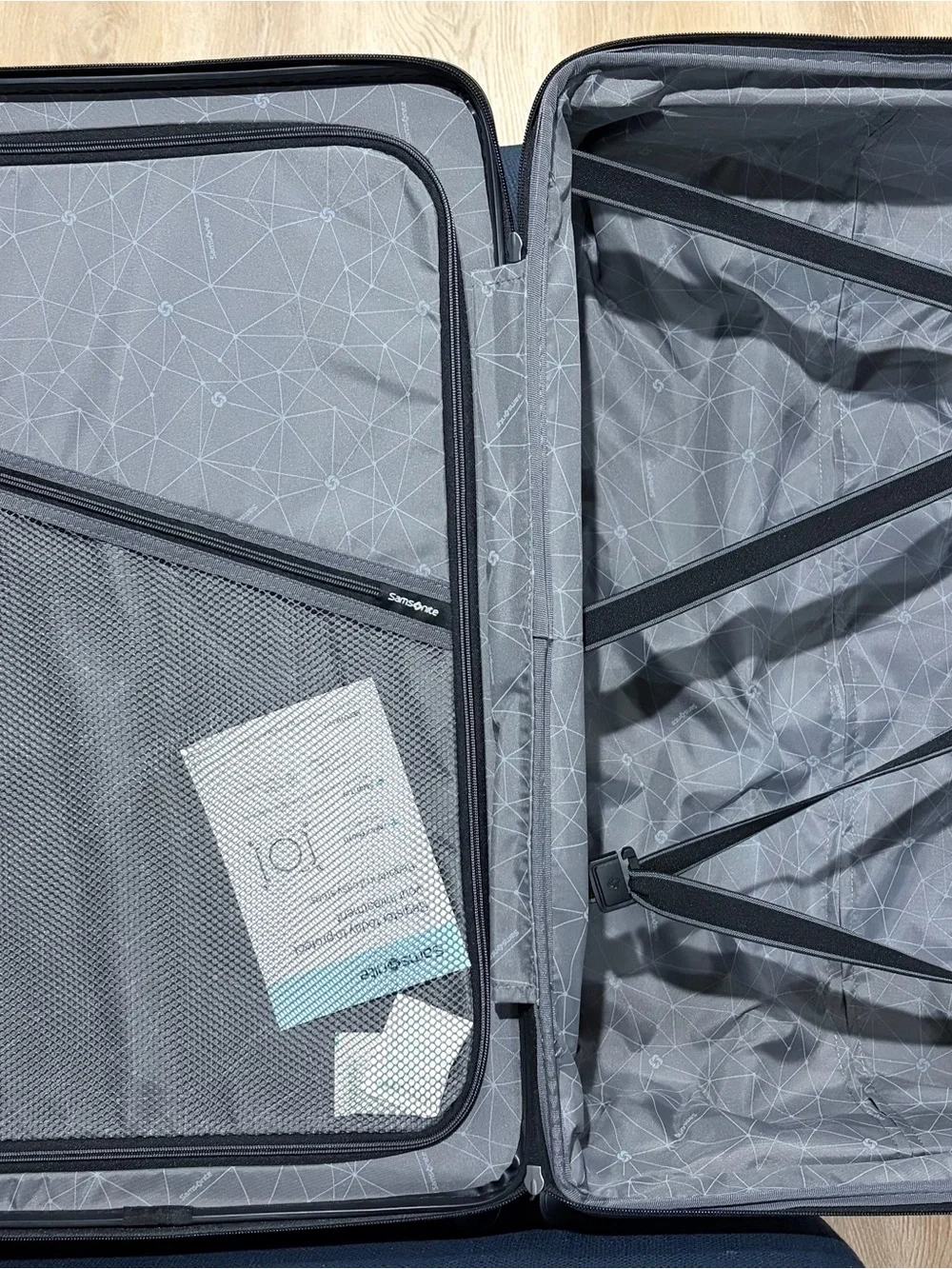 Samsonite exterior features