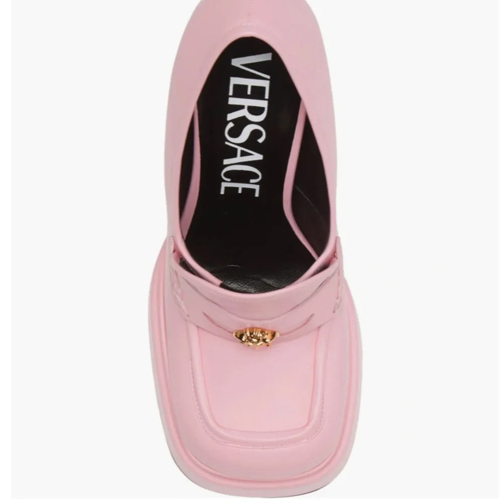 Versace 10 shoes $10