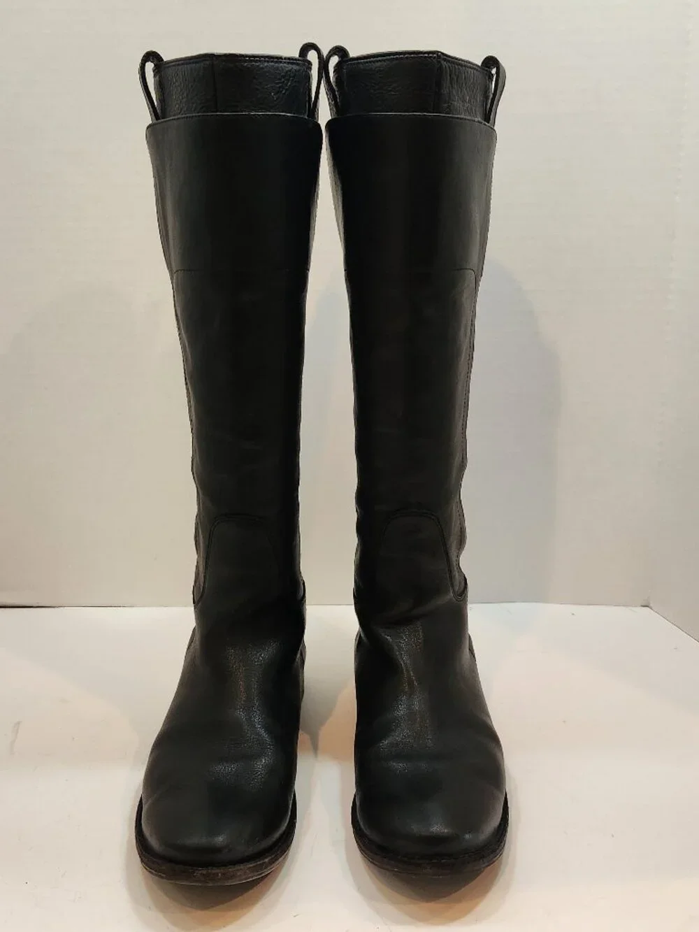 Frye brand style